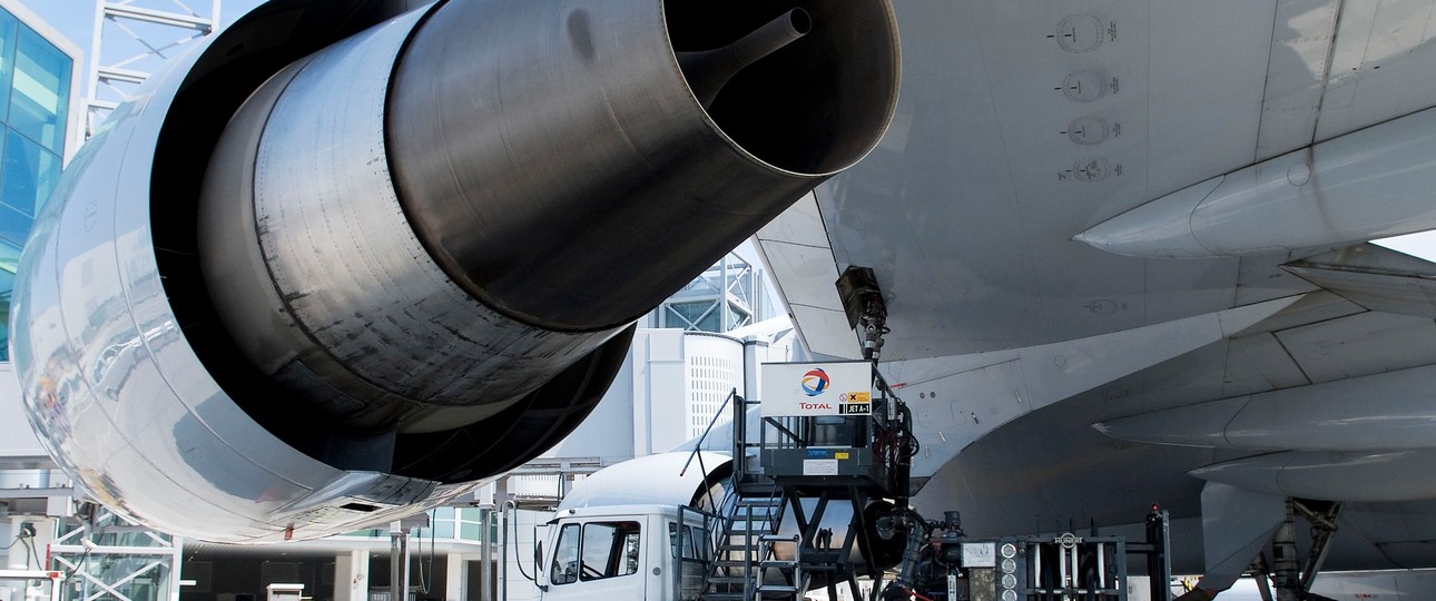 Betankung einer Boeing 747 von Lufthansa: IN Frankfurt ist Kerosin knapp.