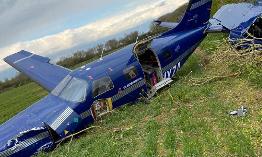 Die Piper M von Zero Avia: Der Flieger absolvierte eine Bruchlandung auf einem Feld.