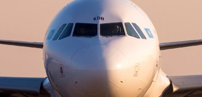 Flugzeug von Air Astana: Bald ohne Kerosin?