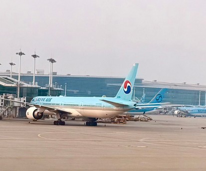 Flughafen Incheon mit Flugzeugen von Korean Air: Flughafenchef und der Präsident des Landes streiten öffentlich.