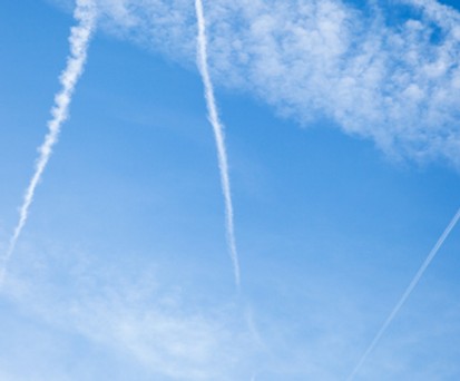 Flugzeuge am Himmel: Kollisionen gilt es zu vermeiden.