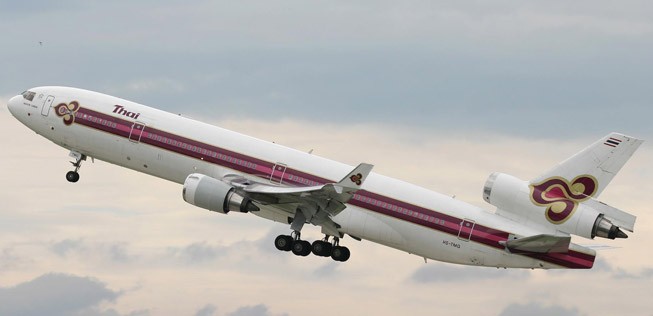 MD-11 von Thai Airways, aufgenommen im Jahr 2005.
