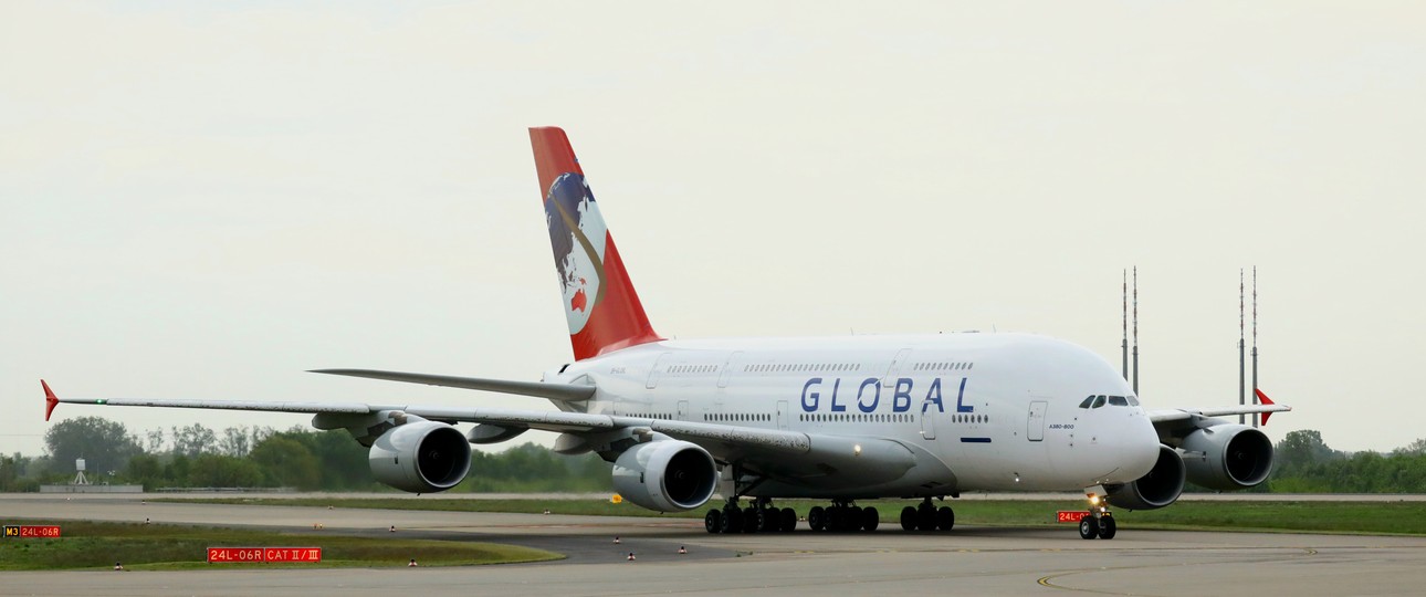 Seltener Gast: Der Airbus A380 von Global Airlines in Berlin.
