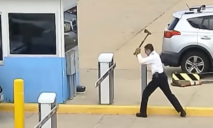 Pilot von United rastet aus - mit Axt