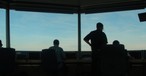 Die Schweizer Flugsicherung meldet die Eröffnung eines Kompetenzzentrums für Ufo-Aktivitäten. Die «gefühlte Zunahme an Sichtungen von unidentifizierten Flugobjekten im durch Skyguide kontrollierten Luftraum hat die Flugsicherung dazu bewogen, diesen Phänomenen genauer auf den Grund zu gehen», heißt es. Auch werde in den Kontrolltürmen ein zusätzlicher Arbeitsplatz für einen spezialisierten Flugverkehrsleitenden geschaffen, der auf die Beobachtung ungewöhnlicher Flugobjekte fokussiert ist.