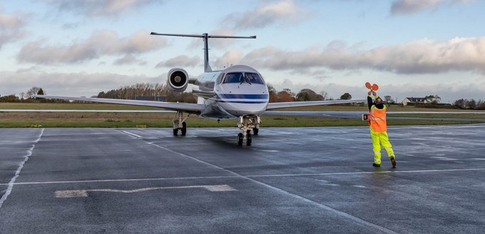 Zwei Embraer ERJ135 sowie zwei längere ERJ145 wurden kurz vor Weihnachten ausgemustert. Ersetzt werden sie alle mit zwei Businessfliegern vom Typ Dassault Falcon 7X.