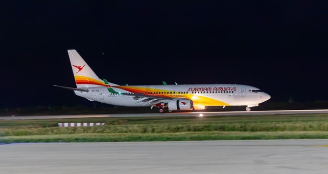 Boeing 737 von Surinam Airways: Die Airline muss Gehälter nachzahlen.