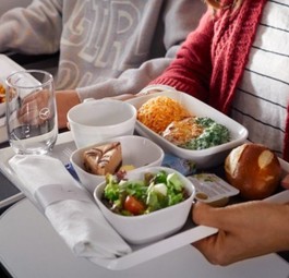 Lufthansa-Service: Manche Angestellte wollen mehr, manche weniger davon.