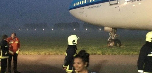 Jumbo Jet von KLM: Gras statt Gate.