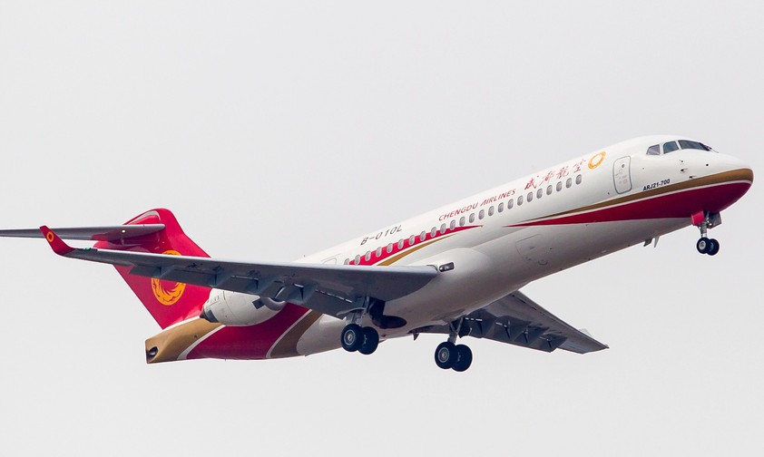 Comac ARJ21 von Chengdu Airlines: Die Fluglinie setzt die Maschine jetzt zum Höhenflughafen Tashkurgan ein.