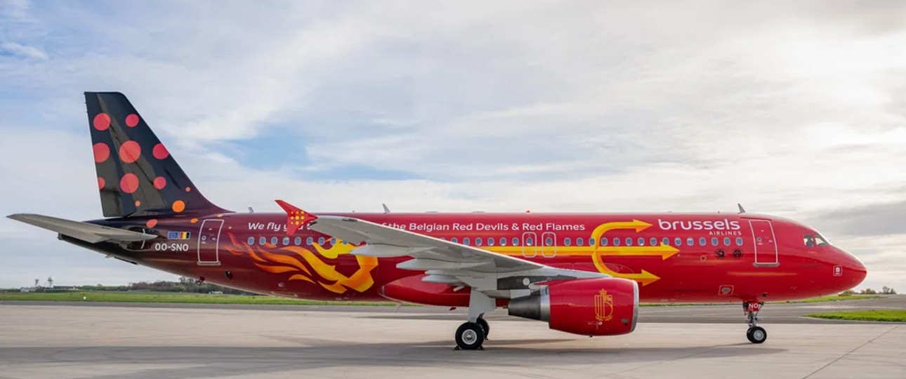 Der neue Fußball-A320 von Brussels Airlines: Dreizack und flammender Ball.