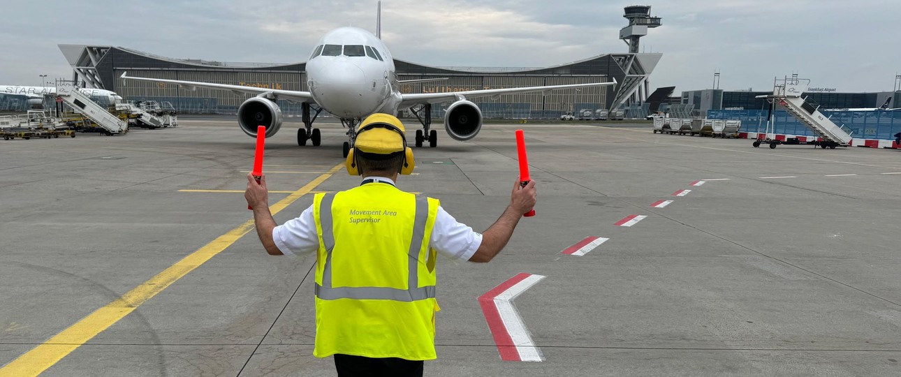 Einweisung eines Airbus A320: Auch das gehört zum Job.