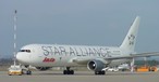 In Kooperation mit Lufthansa und Star Alliance: Boeing 767 von Lauda Air.