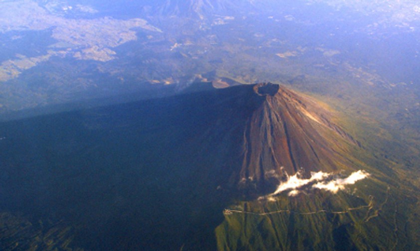 Anhand dieser Aussicht erkennt so ziemlich jeder das Land. Der Mount Fujijama in Japan. Haben Sie Bilder von Aussichten aus dem Fenster geschossen, die das Erkennen des Landes kniffliger machen?