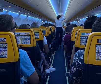 Boeing 737 Max-8-200 von Ryanair: Passagiere von RK8288 erlebten am 3. Juni eine Odyssee durch Europa.