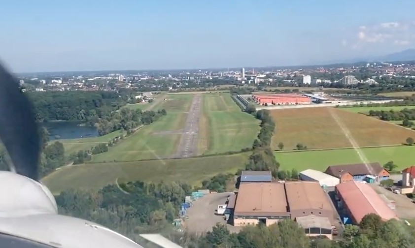 Blick auf die Piste am Sonderlandeplatz Offenburg: Die Zukunft des Platzes ist unklar.