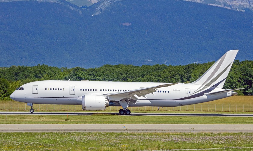 Eine Boeing 787 der koreanischen Delegation am Flughafen Genf.