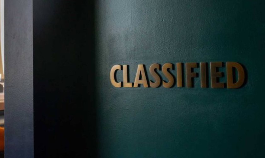 Eingang zum Classified: Das geheime United-Restaurant am, Flughafen Newark.