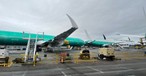 Boeing 777X auf dem Gelände in Everett: Immer mehrr fertige Flugzeuge stehen geparkt am Boden.