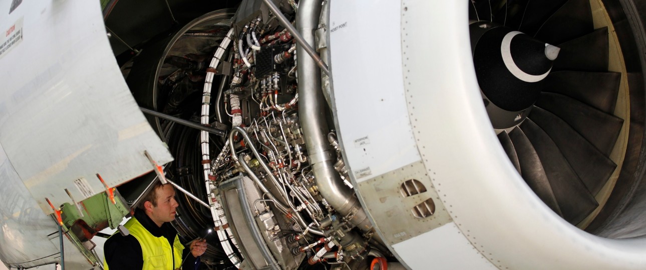 Bei Lufthansa Technik: Video-Boroskopie der dritten Stufe des Hochdruckverdichters eines V2500.