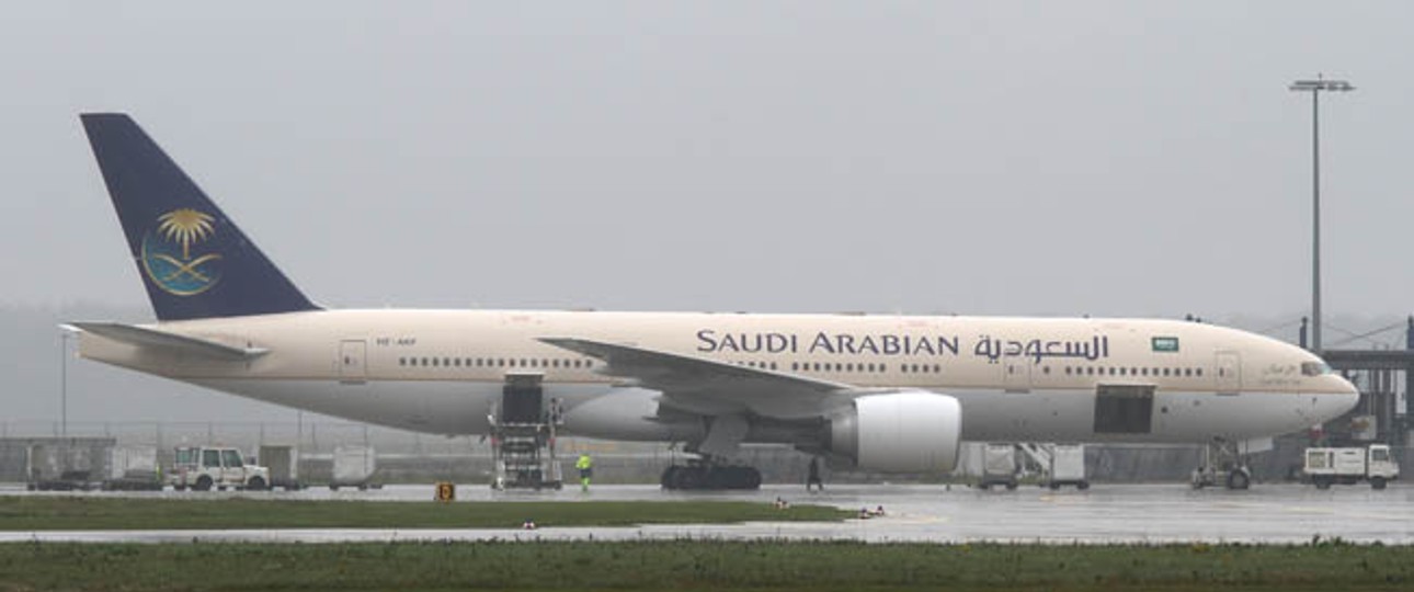 Boeing 777 mit dem Kennzeichen HZ-AKF: Die von Saudia stillgelegte Maschine geht an die US-Armee.