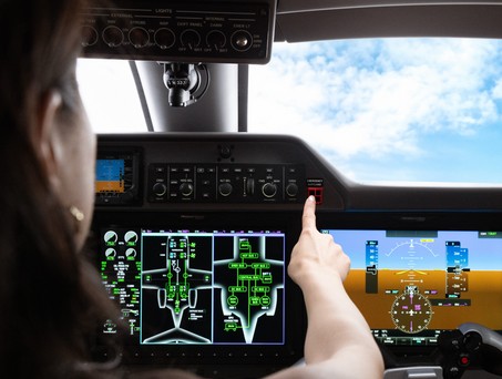 Cockoit der Phenom 300EV: Embraer rüstet das Flugzeug mit Autoland aus.