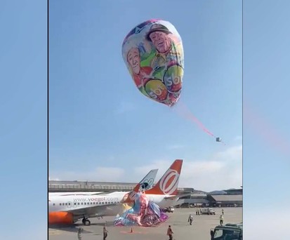 Ballon landet auf Boeing 737