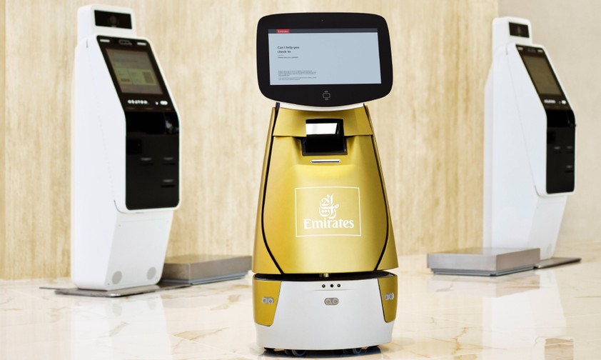 Check-in-Roboter Sara: Spricht mit den Reisenden.