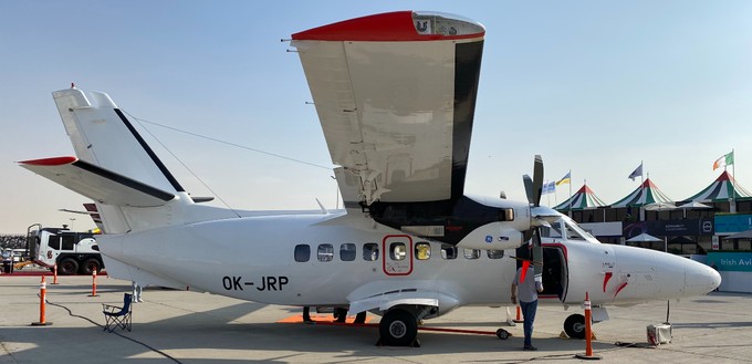 Der Prototyp der herkömmlichen L-410 NG bei der Dubai Airshow: Das Flugzeug ...