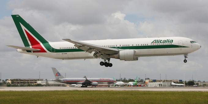 ... flog die Maschine als EI-CRM für Alitalia. Mittlerweile ...
