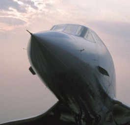 Die Concorde war 61.66 Meter lang und wie eine Spannweite von 25.6 Meter auf.
