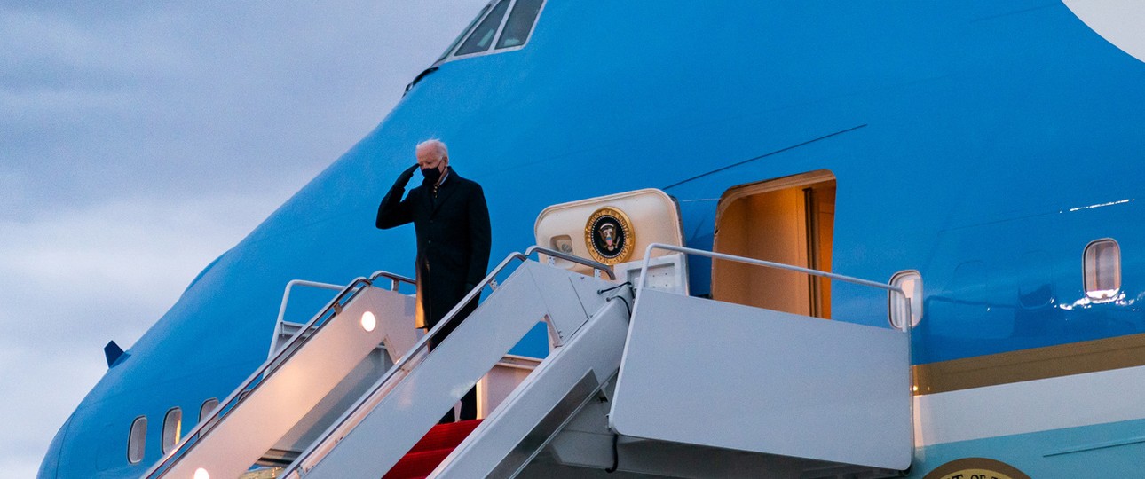 ... Präsident an Bord, wie hier Joe Biden, wird das Flugzeug dadurch zur Air Force One.