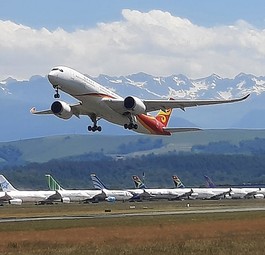 Ein Airbus A350 von Azul (noch in Hainan-Farben) verlässt Tarbes: Rückkehr nach Brasilien?
