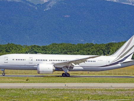 Eine Boeing 787 der koreanischen Delegation am Flughafen Genf.