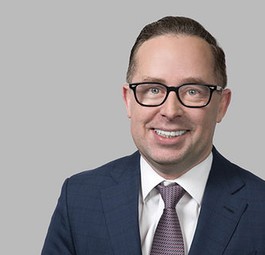 Alan Joyce: Ein kleiner Konkurrent beäugt die Flotte des Qantas-Chefs.