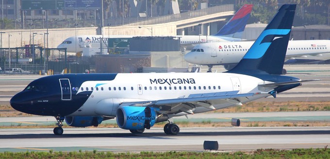 Mexicana was also an A318 operator. However, the airline disappeared from the market in 2010. The jet that you can see here then went to Avianca and finally to the American company Fortress Transportation.