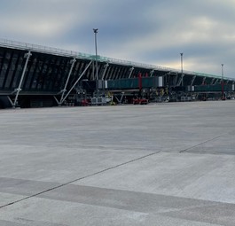 Das Gebäude ist 520 Meter lang, 20 Meter breit und 19 Meter hoch.