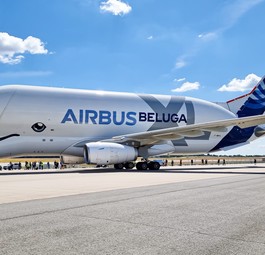 Beluga XL: Der Flieger mit dem riesigen Rumpf transportiert für Airbus Flugzeugteile.