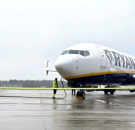 Boeing 737 von Ryanair auf dem Vorfeld: Der Flughafen Memmingen bietet kurze Wege.