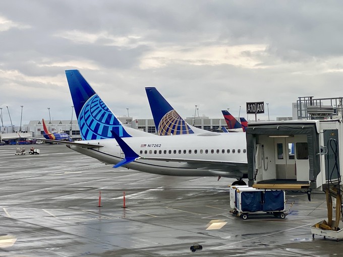 Jets von United, Delta und Southwest. 