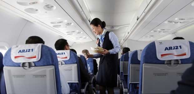 Auf dem Flug konnten sie erstmals den Komfort des Regionalflugzeuges testen.