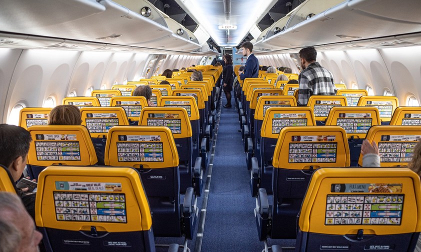 Kabine von Ryanair: Die Airline erhebt in England eine Gebühr, wenn man neben seinen Kindern sitzen will.
