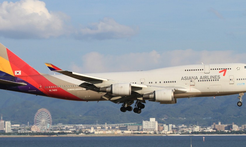 Eine zum Frachter umgebaute Boeing 747-400 von Asiana: Während das hier im Bild sichtbare Exemplar noch fliegt, wird ein anderes nach langer Pause bald erst wieder abheben.
