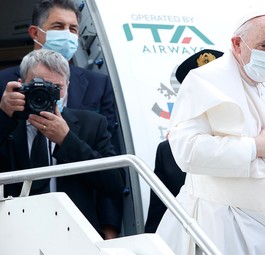 Papst Franziskus bei seiner Abreise: Mit der EI-EIB flog der Pontifex nach Zypern.