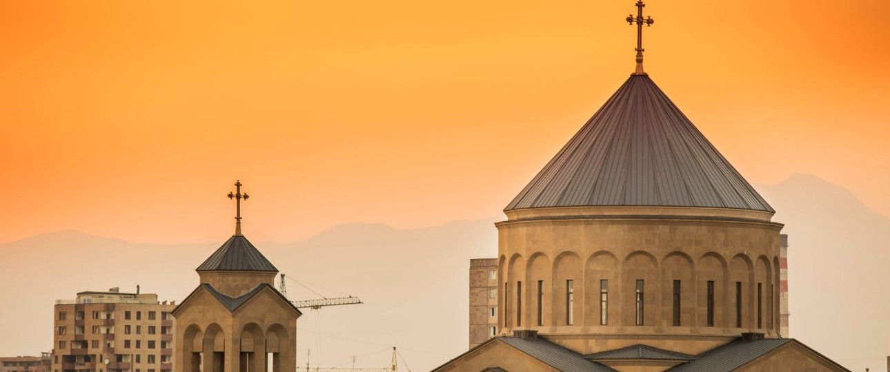 Church in the Armenian capital city Jerewan: A new airline for the country.