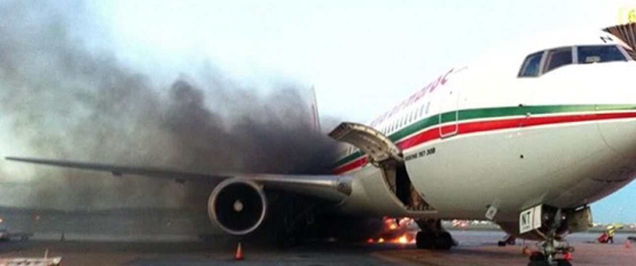 Das Feuer: Die Boeing 767 nahm keinen Schaden.