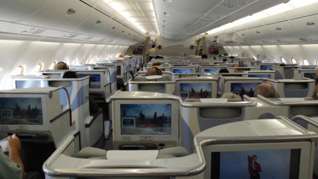 Business Class von Emirates. Die staatliche Fluglinie mit Sitz in Dubai schaffte es mit Platz zehn gerade noch in die Top Ten.