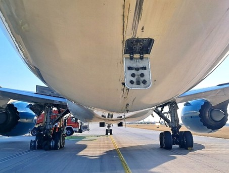 Unterseite der Boeing 787 von Vietnam Airlines: Wieso die Bremsungen beim Startlauf?