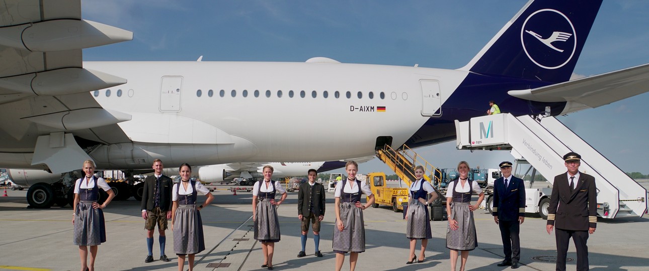 Lufthansas Trachtencrew: Eine Münchner Spezialität, einmal pro Jahr.