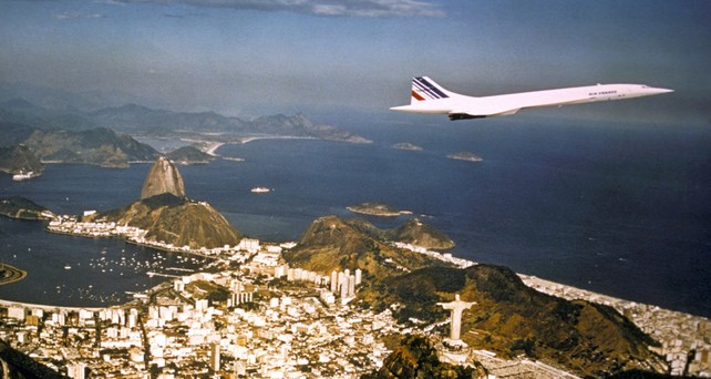 Eine Concorde von Air France über Rio de Janeiro: Am 21. Januar 1976 startete das Flugzeug in den Liniendienst.